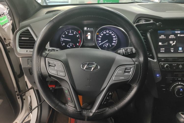 Used Hyundai Santa Fe 2017 2.0T Automatic Two-Wheel Drive Smart Version 7 Seats