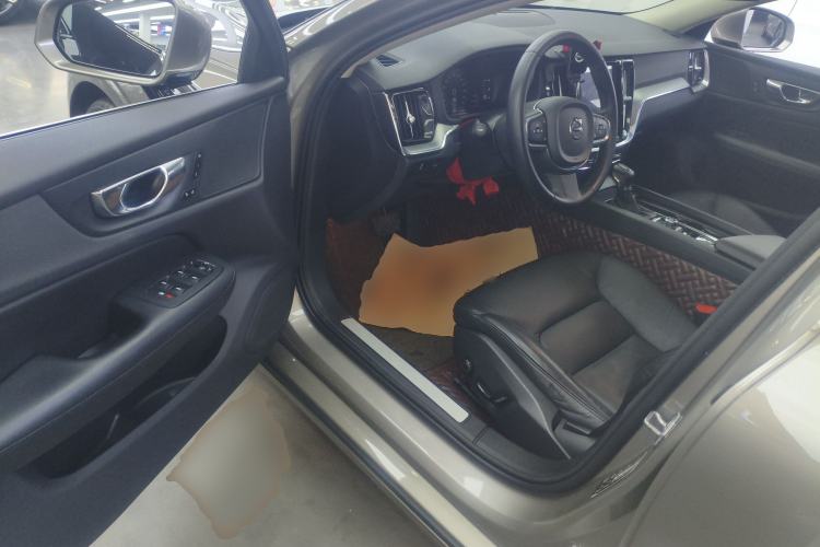 Used Volvo S60 2020 T4 Zhiyi Luxury Edition