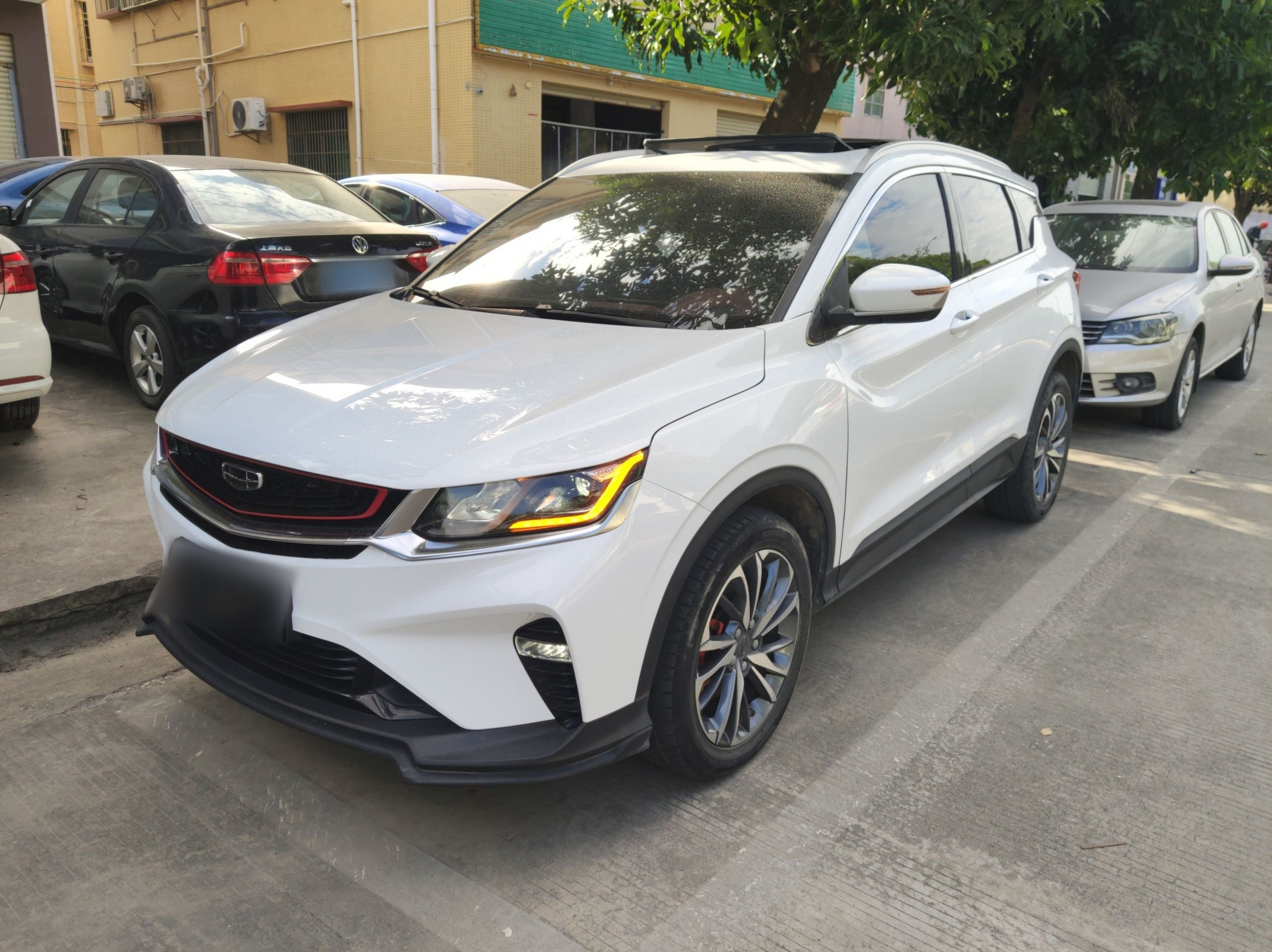 Под передней частью автомобиля