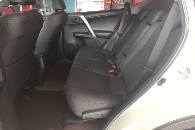 Used Toyota RAV4 2019 2.0L CVT Two-Wheel Drive Luxury Version China VI Standard
