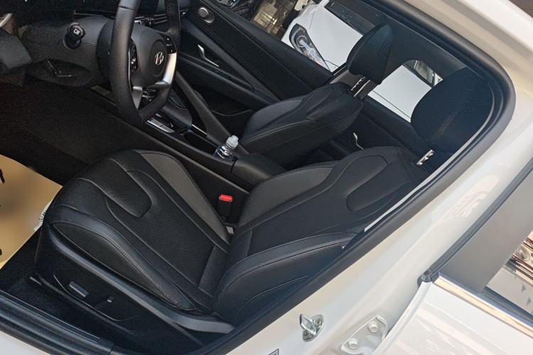 Used Hyundai Elantra 2023 1.5L CVT LUX Prestige Edition