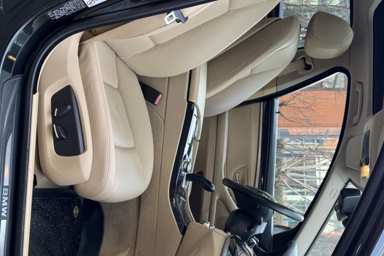 Used BMW 5 Series 2014 520Li Elegant Model
