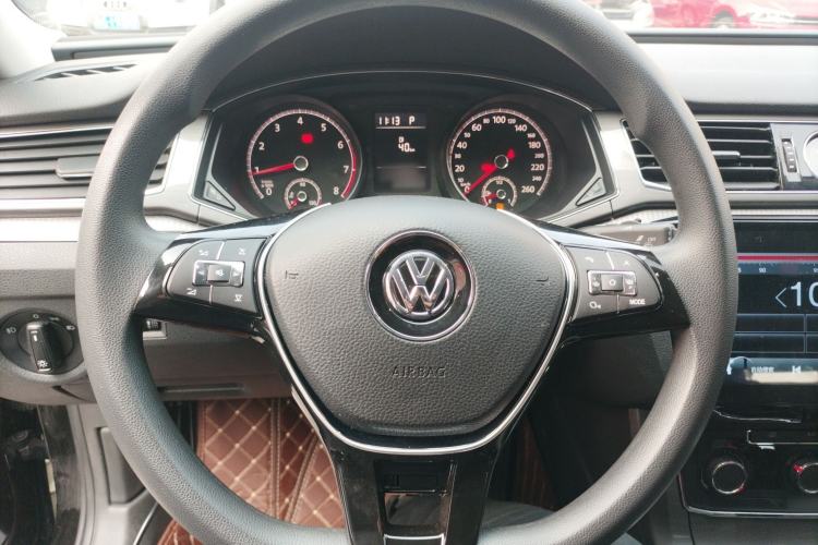 Used Volkswagen Passat 2017 330TSI DSG Luxury Edition
