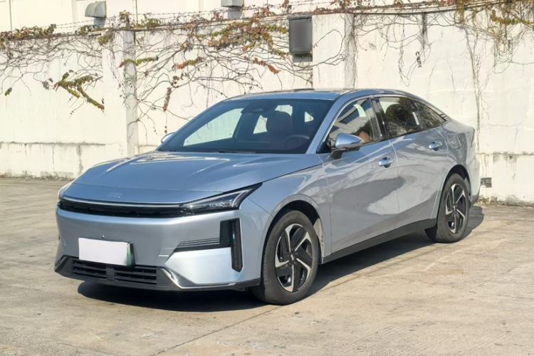 Used  L6 2025 EM-i 140km Starship Edition
