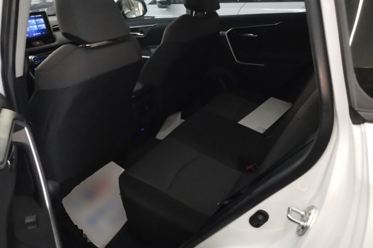 Used Toyota RAV4 2022 2.0L CVT 4x4 Fashion Edition
