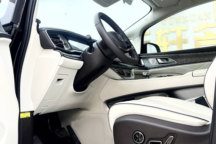 Used Denza D9 2024 DM-i 980 Four-Wheel Drive Prestige Model
