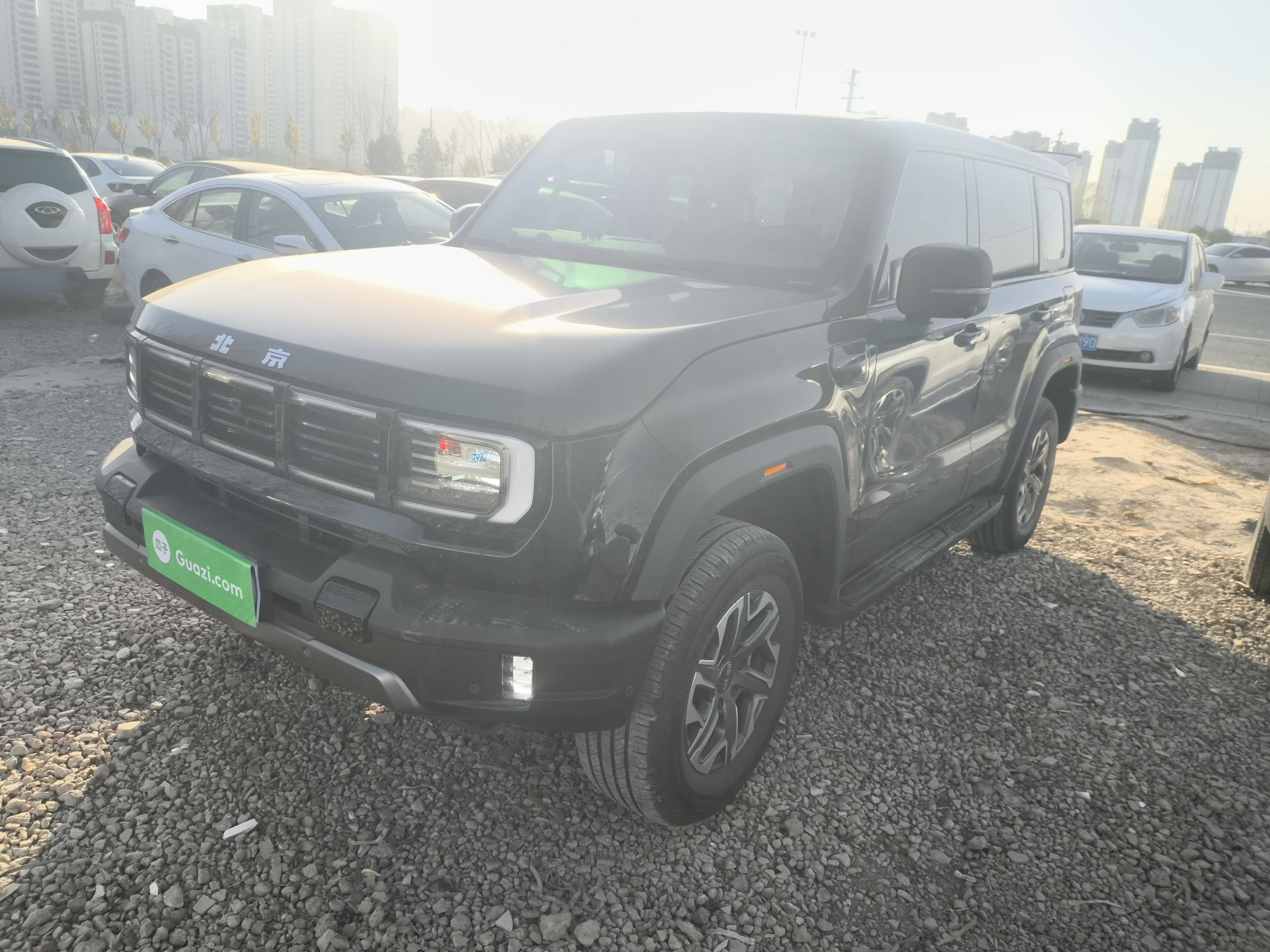 تحت مقدمة السيارة