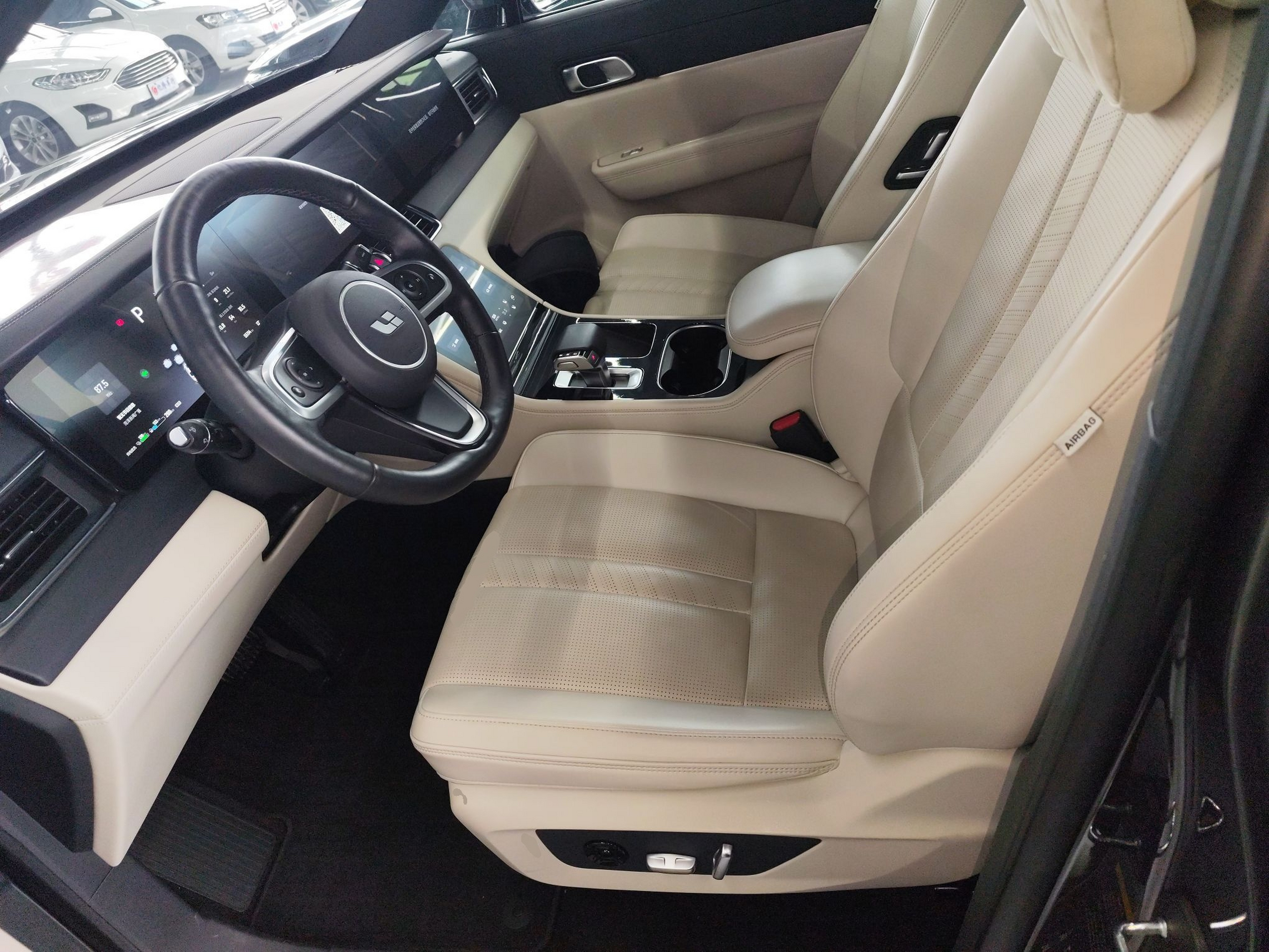 Переднее сиденье в автомобиле