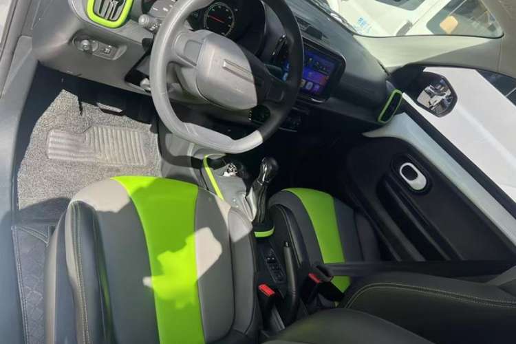 Used Roewe Clever 2021 302 km New Four-Seater Super-Efficient Version
