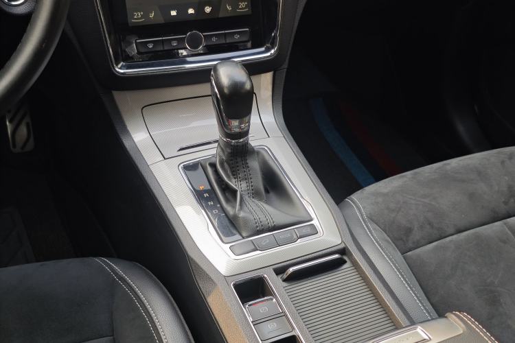 Used Roewe RX5 New Energy 2017 eRX5 50T Hybrid Connected Prestige Flagship Edition
