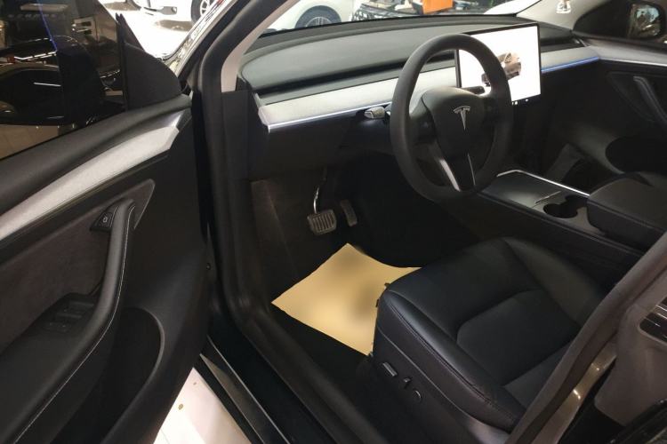 Used Tesla Model Y 2023 Rear-Wheel-Drive Version
