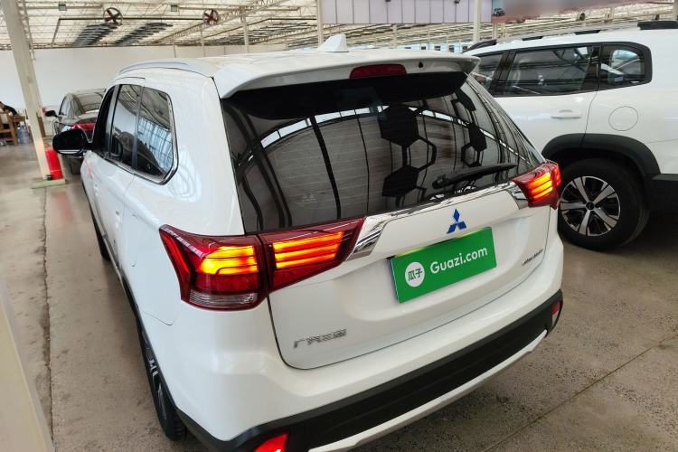 Used Mitsubishi Outlander 2018 2.0L Two-Wheel-Drive Jiale Edition 7-Seater