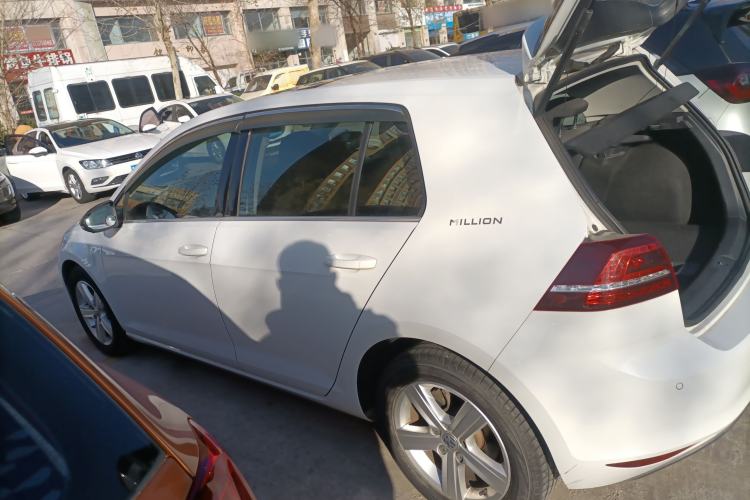 Used Volkswagen Golf 2017 1.6L Automatic Comfort Million-Vehicle Anniversary Edition
