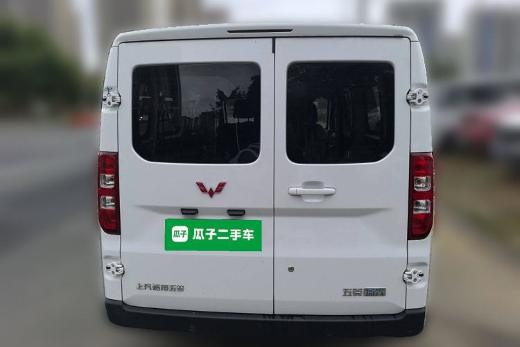 Used Wuling Yangguang 2024 300km Comfort-Grade Passenger Van 60kW
