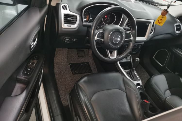 Used  Compass 2017 200T Automatic Family Edition
