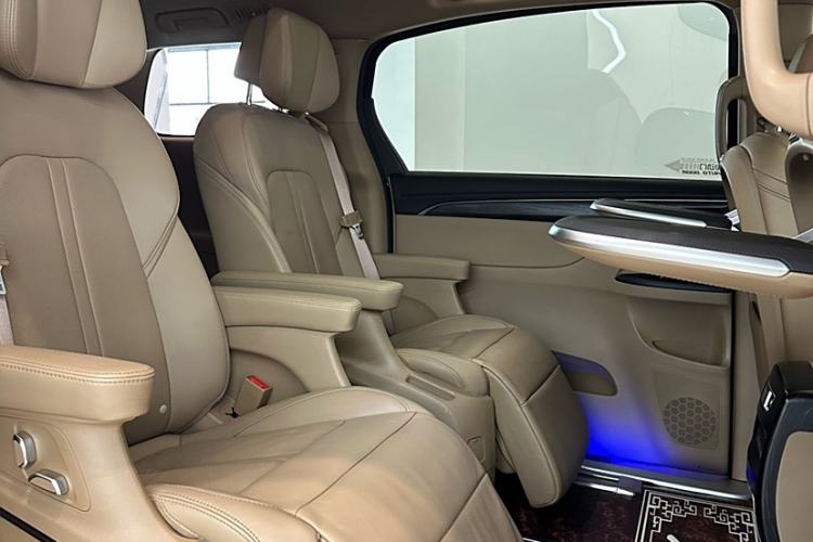 Used Buick GL8 2021 ES Landtrek 653T Luxury Model
