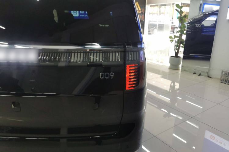 Used Zeekr 009 2024 7-Seater Aisle Version 108 kWh
