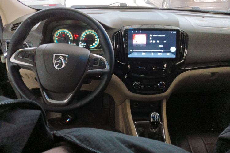 Used Baojun 730 2014 1.5L manual luxury trim 7 seats
