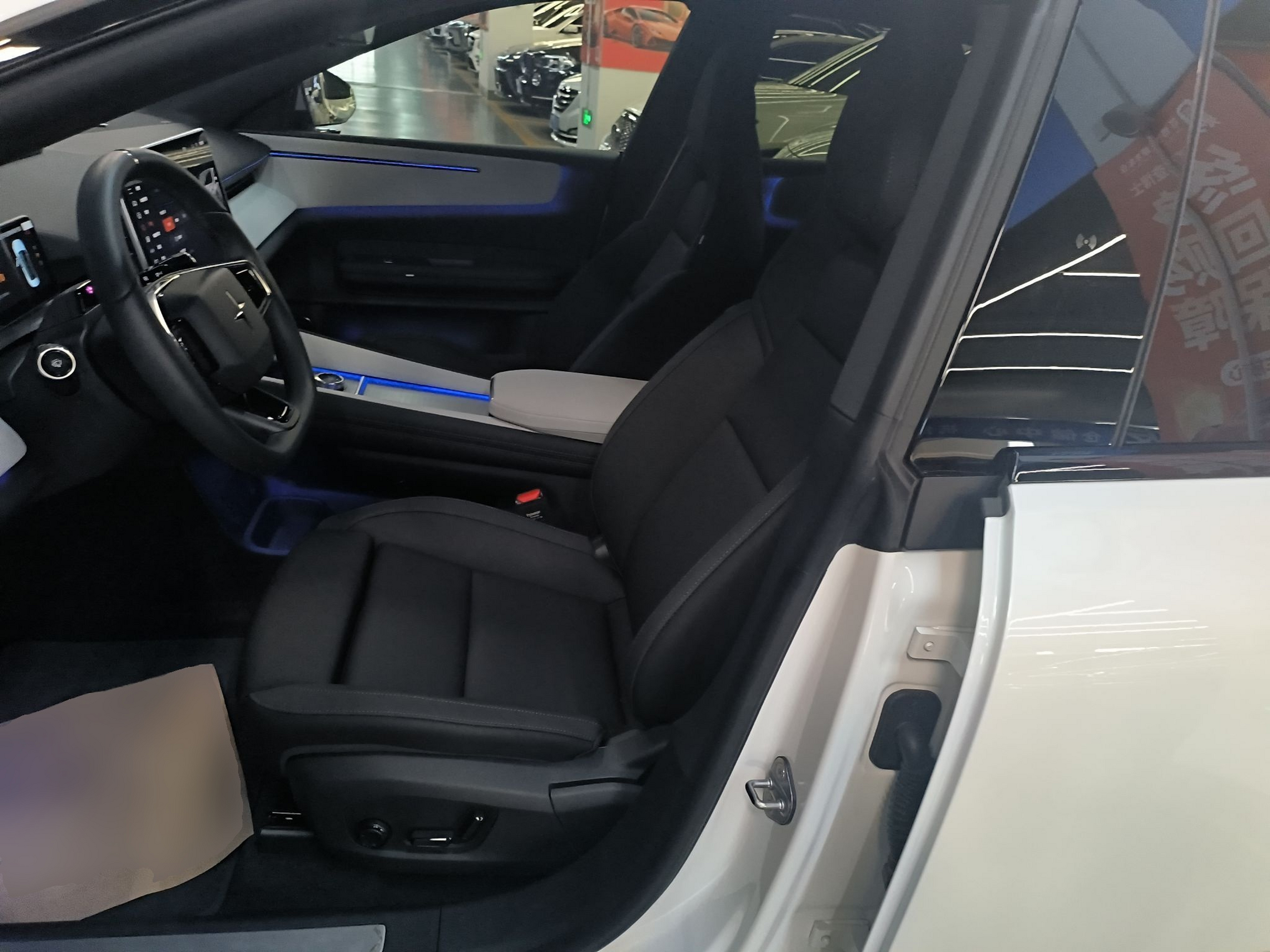 Переднее сиденье в автомобиле