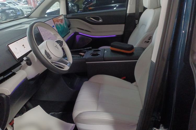 Used VOYAH Dream 2025 PHEV Four-Wheel Drive Prestige Kunpeng Edition
