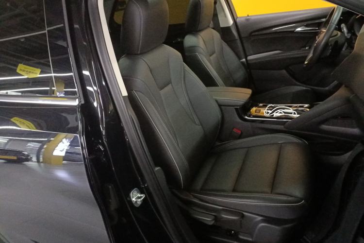 Used Buick Envision 2022 Facelift Encore S 552T Two-Wheel-Drive Luxury Model
