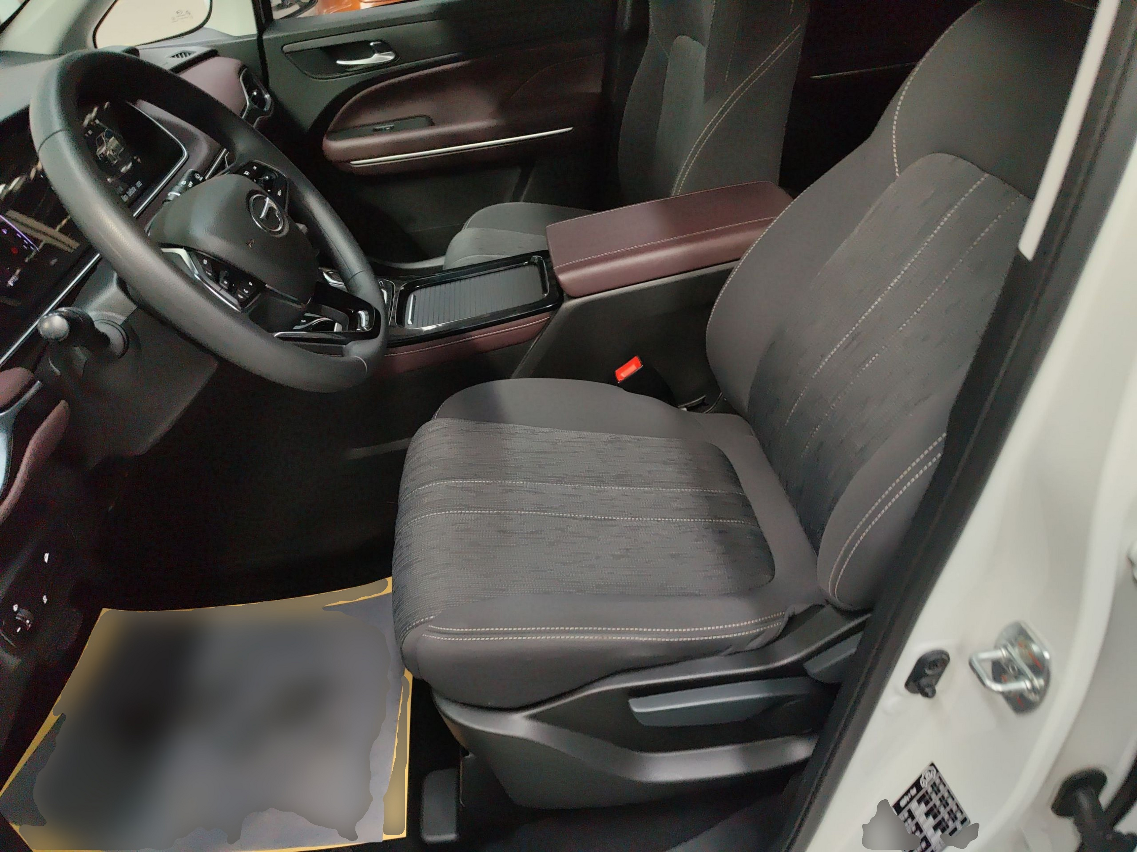 Переднее сиденье в автомобиле