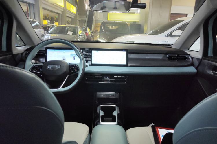 Used Geometry E Firefly 2024 401 km Fluorescent
