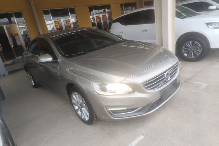 Used Volvo S60 2015 S60L 2.0T Zhiyuan Edition
