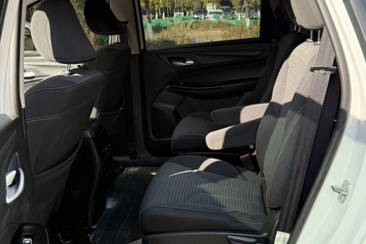 Used Baojun 730 2019 1.5T Manual Fashion Model 7-seater China VI
