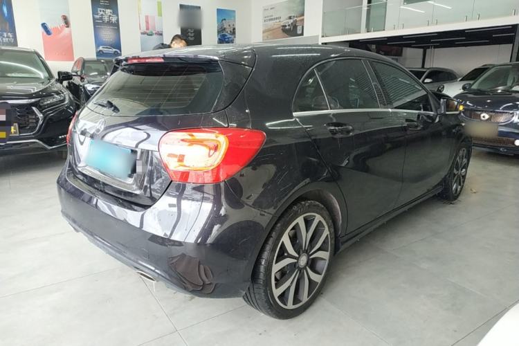 Used Mercedes-Benz A-Class (Import) 2015 A 200 Fashion Model
