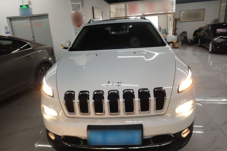 Used  Cherokee 2017 2.4L Leading Smart Edition