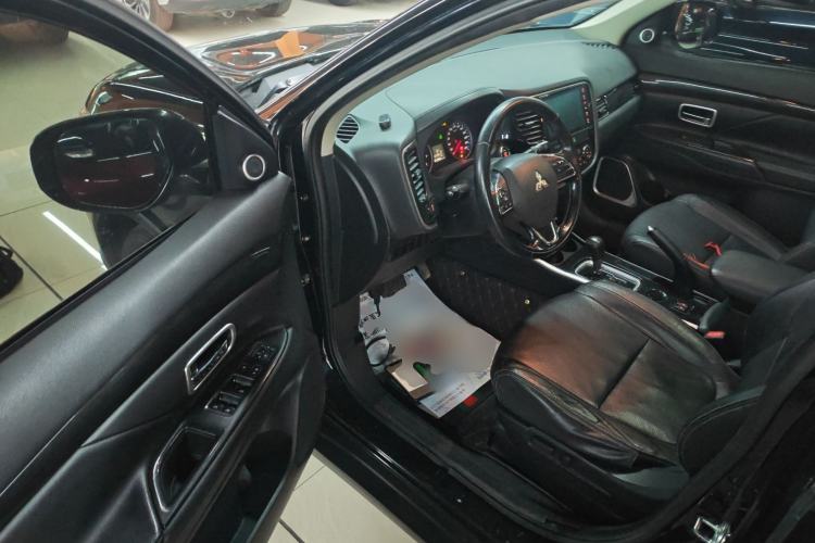 Used Mitsubishi Outlander 2017 2.0L Two-Wheel Drive Glory Edition 5 Seats