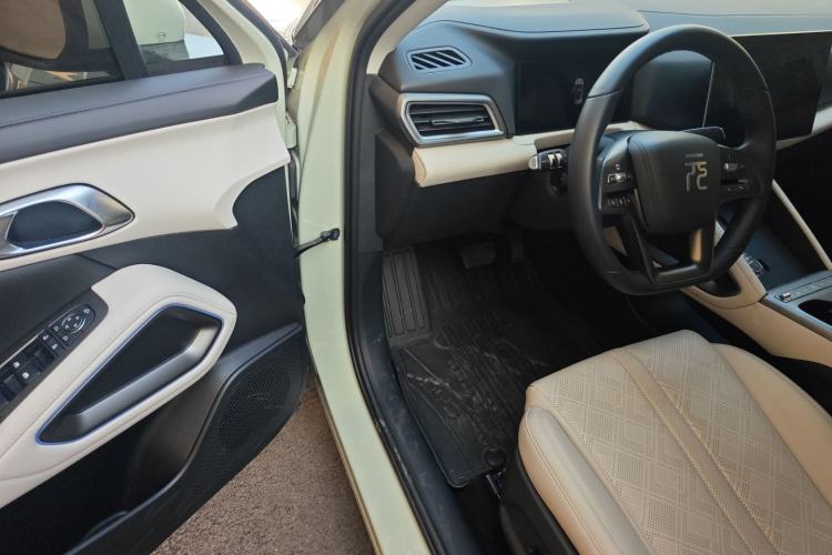 Used BYD Yuan UP 2025 Intelligent Driving Version 401 km Leading Edition