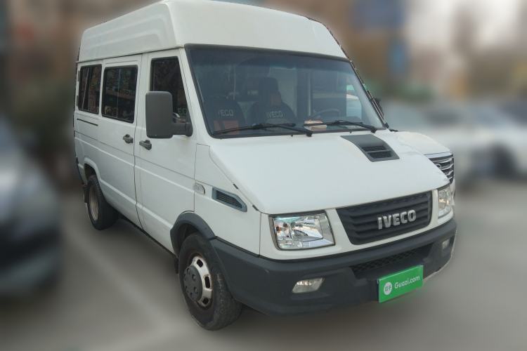 Used Iveco Daily 2021 2.5T A35 M1 Passenger Van 5-9 Seater Short Wheelbase Mid-Roof Design Dual Tires Manual Doors