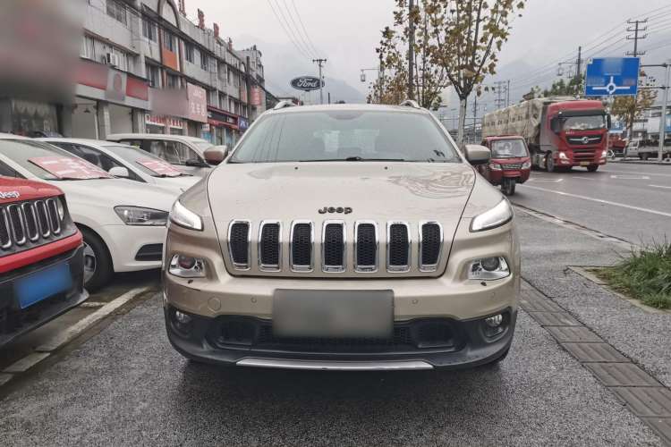 Used  Cherokee 2016 2.4L Superior Edition
