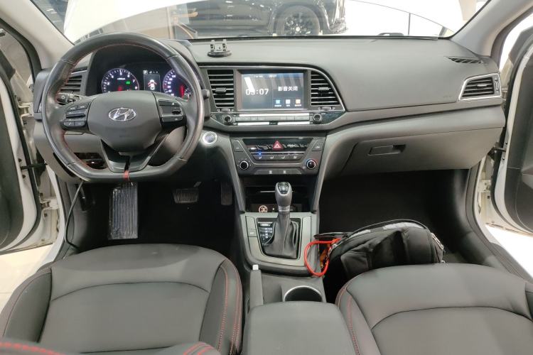Used Hyundai Elantra 2016 1.4T Dual-Clutch Xuan Dong · Dynamic Version
