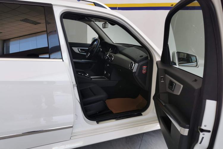 Used Mercedes-Benz GLK-Class 2013 GLK 300 4MATIC Dynamic Sunroof Model
