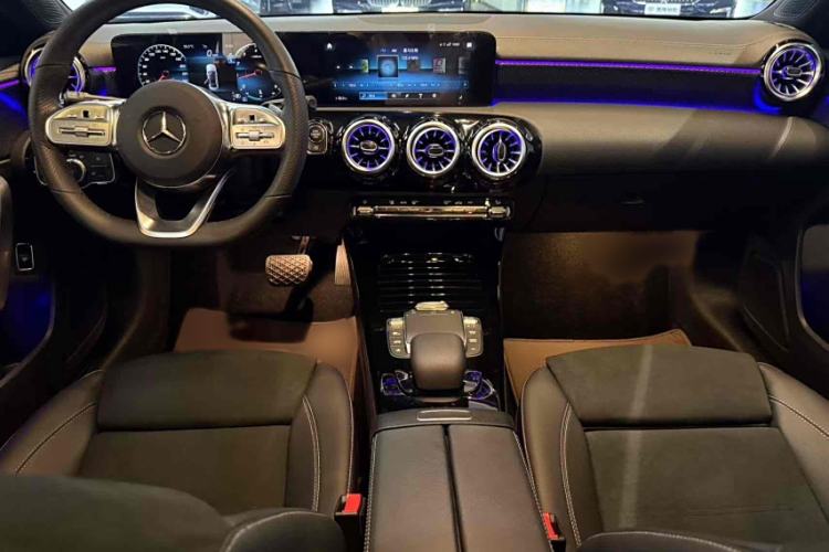 Used Mercedes-Benz A-Class 2022 Revised Version A 200 L Sport Sedan Fashionable Style

