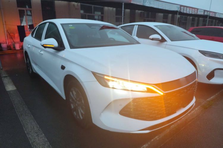 Used BYD Qin L 2025 DM-i Smart Drive 80KM Leading Model