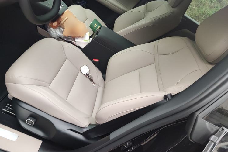 Used Volvo Volvo XC70 Plug-in Hybrid 2026 Model Two-Wheel Drive Long-Range Core
