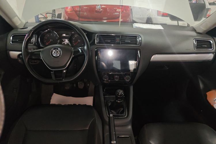 Used Volkswagen Sagitar 2015 1.6L Manual Comfort Model