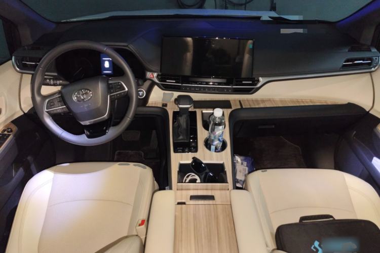 Used Toyota Sienna 2026 Model 2.5L Dual-Engine Four-Wheel-Drive Premium Edition