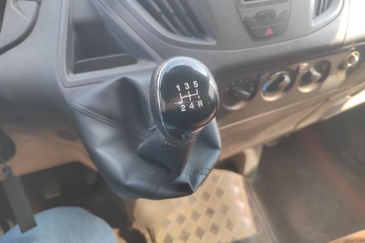 Used Ford Transit 2019 2.0T Gasoline Multi-Purpose Commercial Vehicle Short Wheelbase Low Roof 6-Seater China VI Standard