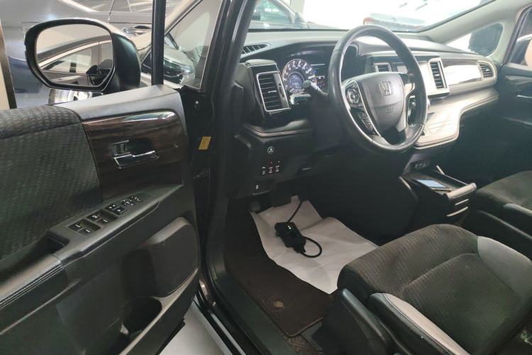 Used Honda Elysion 2016 2.4L Classic Edition
