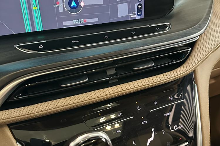 Used Buick GL8 2021 ES Landtrek 653T Luxury Model
