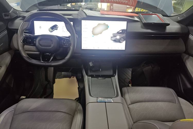 Used Lynk & Co 08 EM-P 2025 220 km All-Wheel-Drive Performance Halo
