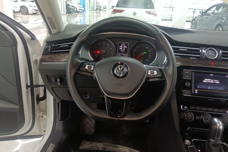 Used Volkswagen Magotan 2018 Facelift 330TSI DSG Luxury Model
