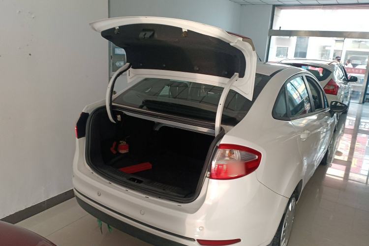 Used Ford Fiesta 2013 Sedan 1.5L Manual Fashion Edition
