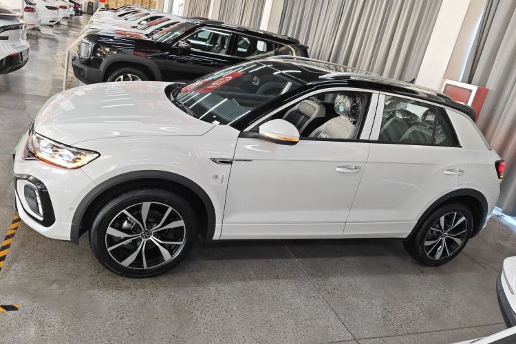 Used Volkswagen T-ROC 2025 Facelifted 300TSI DSG Two-Wheel-Drive Starlight Edition
