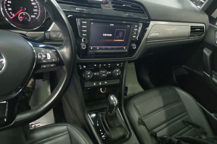 Used Volkswagen Touran 2018 Volkswagen Touran L 280TSI DSG Boundary Edition 7 Seats China VI Standard
